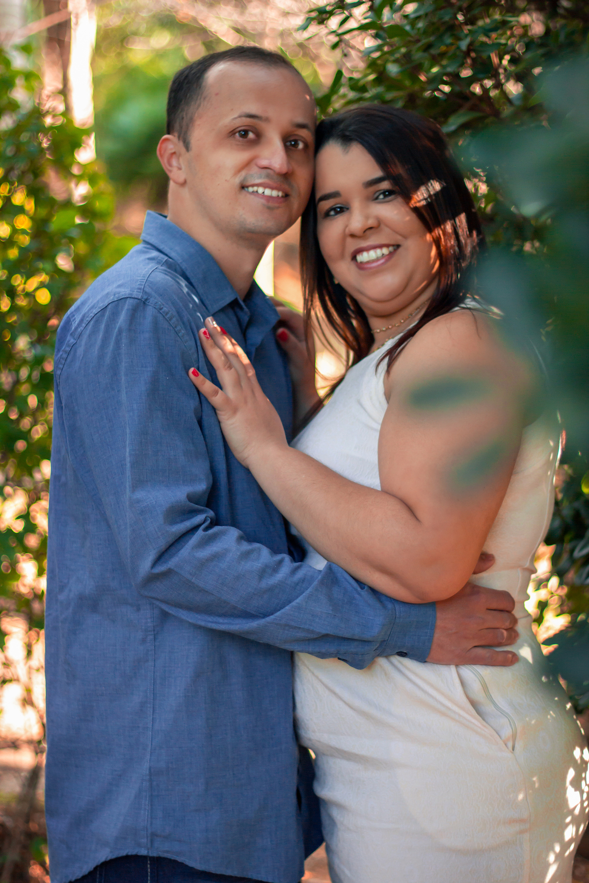 Rostos Radiantes: casal Comemorando o Amor