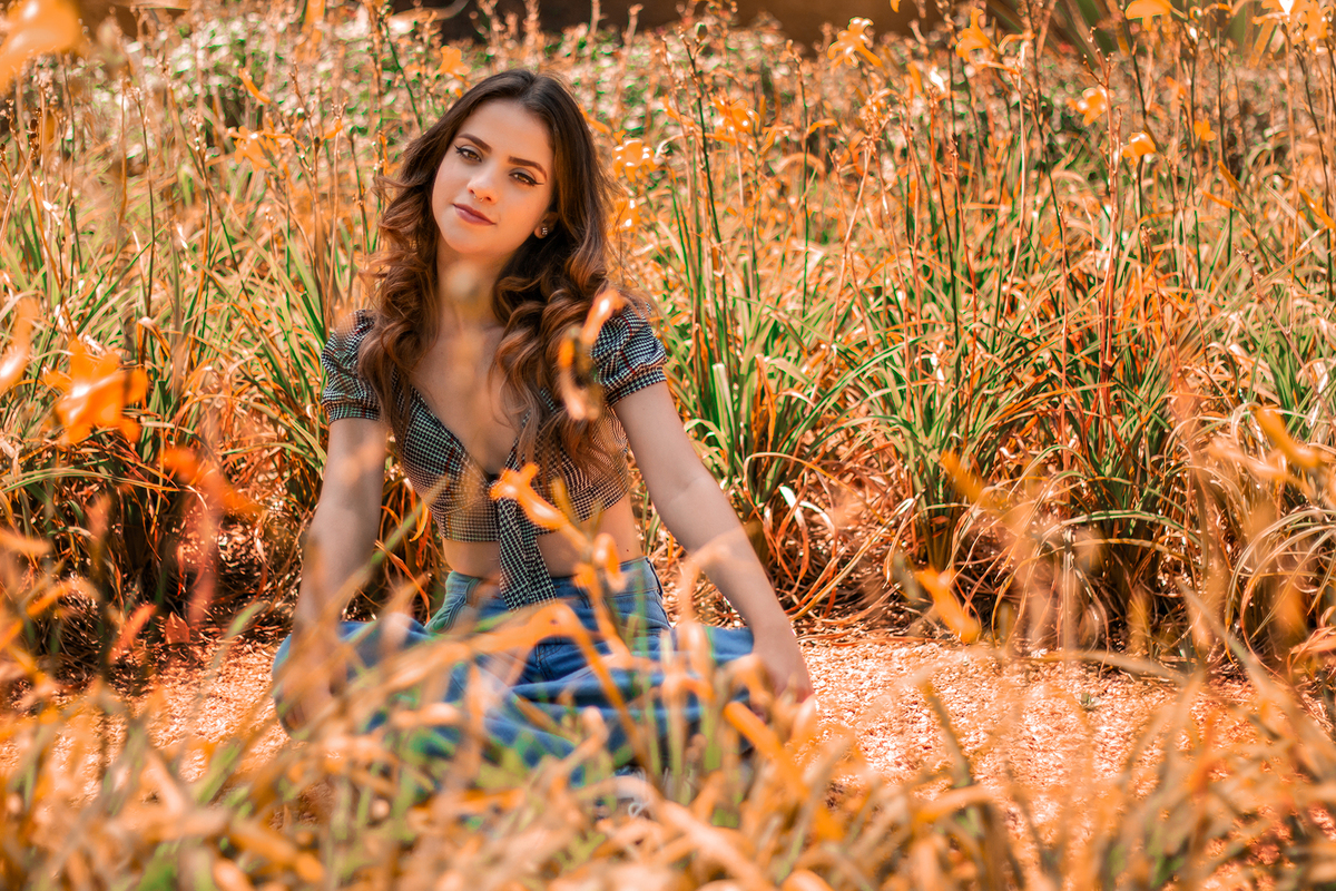 Encantos da Juventude: Ensaio de Debutante em Meio à Natureza