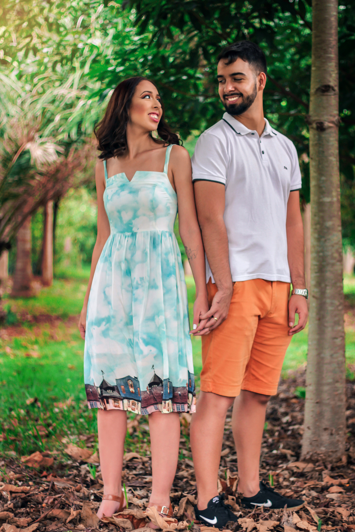 Cumplicidade em Foco: casal celebrando seu amor no Jardim Botânico de Jundiaí