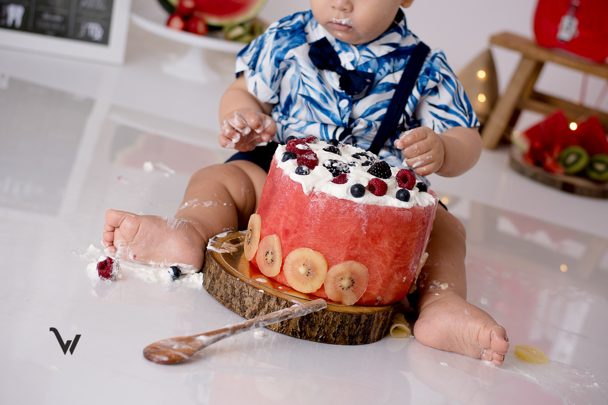 weclick fotógrafos évora smash the cake smash the fruit bolo fruta sessão fotográfica estúdio primeiro aniversário um ano