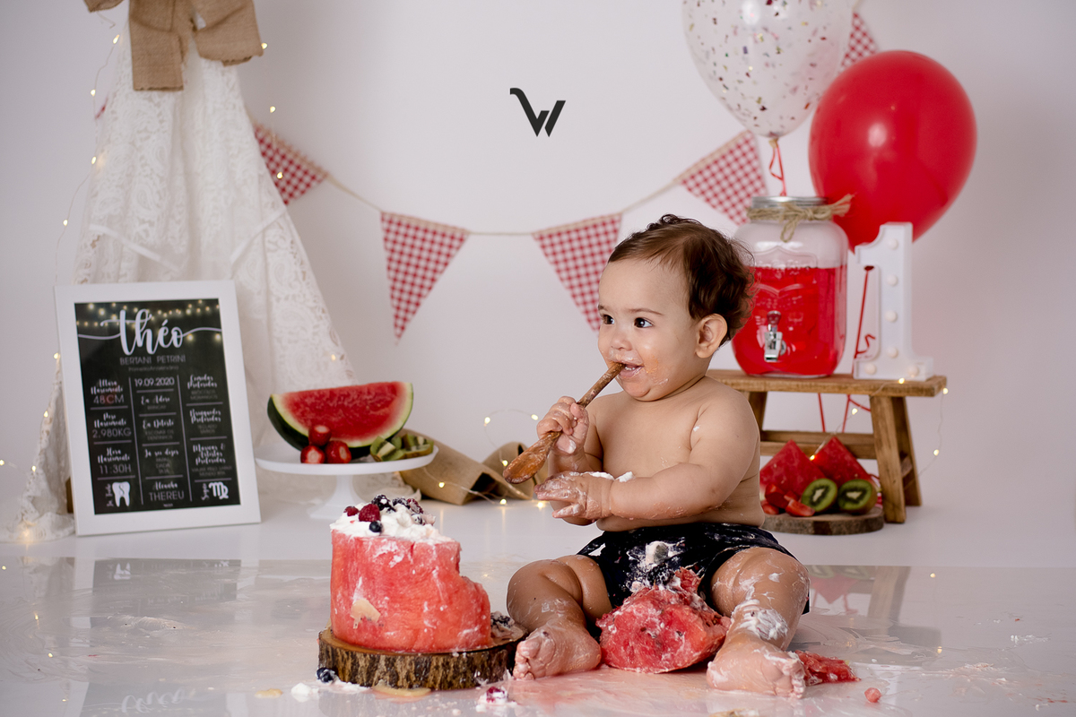 weclick fotógrafos évora smash the cake smash the fruit bolo fruta sessão fotográfica estúdio primeiro aniversário um ano