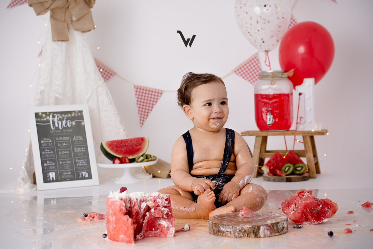 weclick fotógrafos évora smash the cake smash the fruit bolo fruta sessão fotográfica estúdio primeiro aniversário um ano