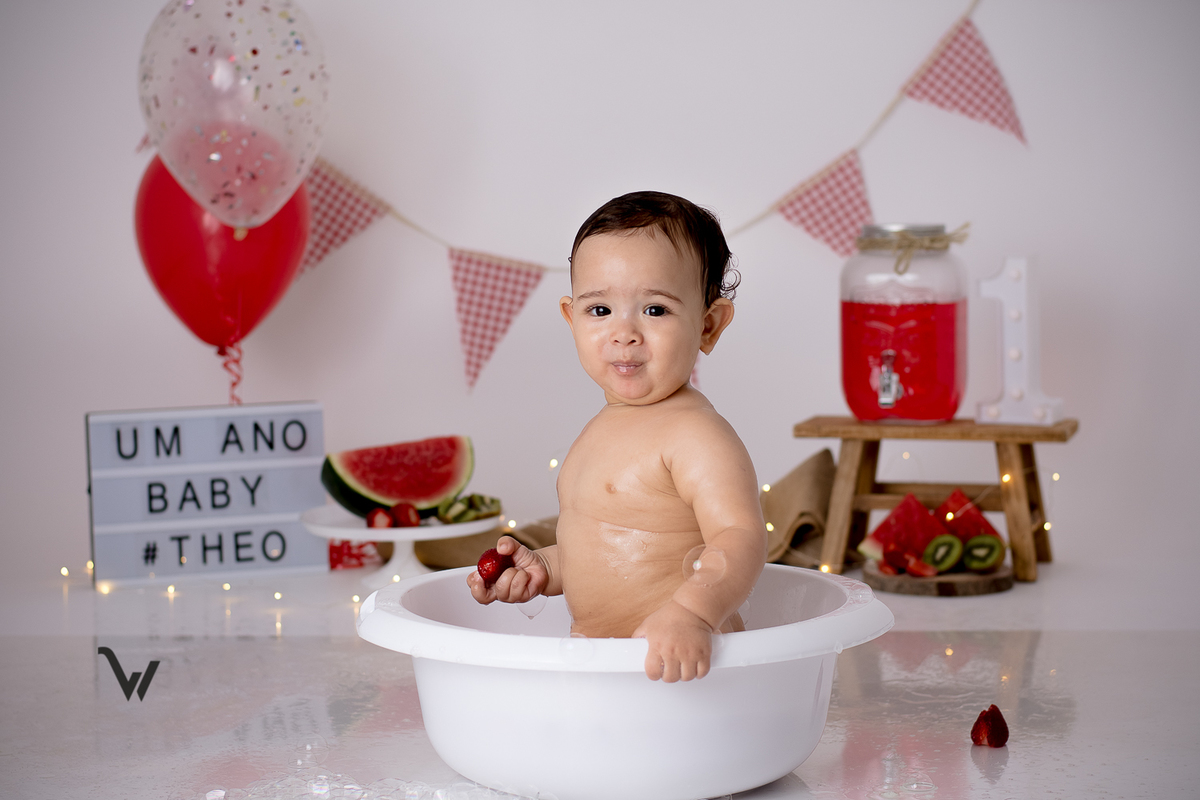 weclick fotógrafos évora smash the cake smash the fruit bolo fruta sessão fotográfica estúdio primeiro aniversário um ano