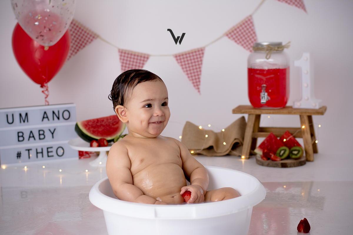 weclick fotógrafos évora smash the cake smash the fruit bolo fruta sessão fotográfica estúdio primeiro aniversário um ano