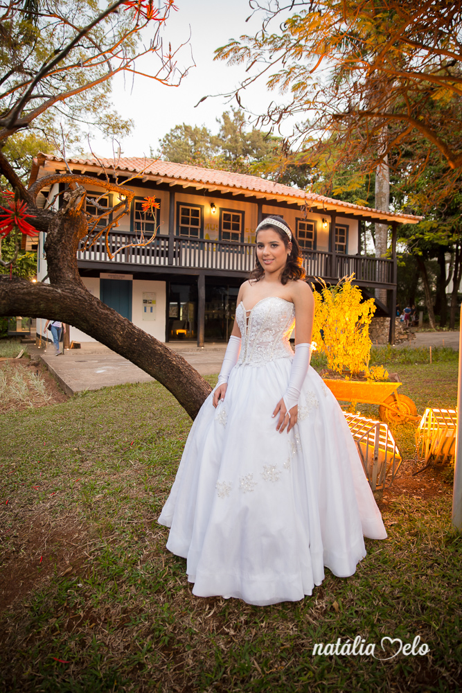 ensaio fotografico de 15 anos feito no museu abilio barreto e belo horizonte - mg, pela fotografa nataliamelo