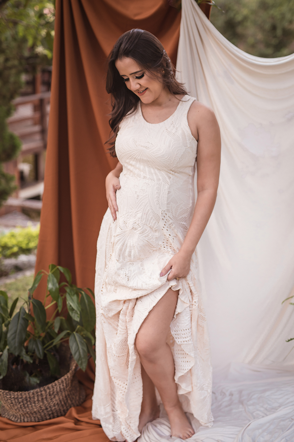 Gestante com vestido branco em Belo Horizonte - MG