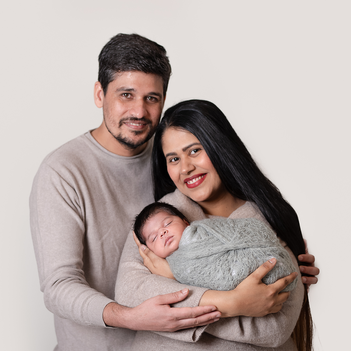 Newborn baby girl in soft neutral styling – Burnaby newborn photographer