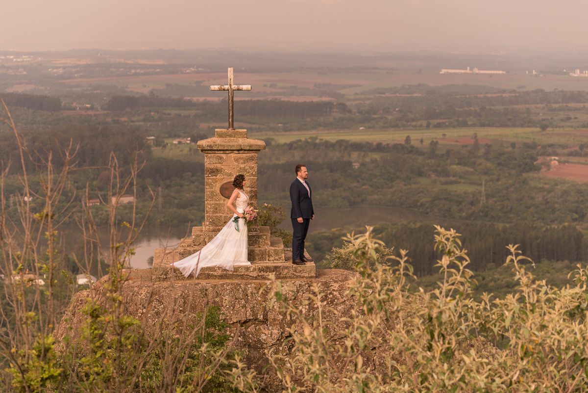 ensaio-casal-trash-the-dress-street-wedding-junior-prado-everton-rosa-vestido-de-casamento-sereia-destination-elopement-fotografo-licenciado-piracicaba
