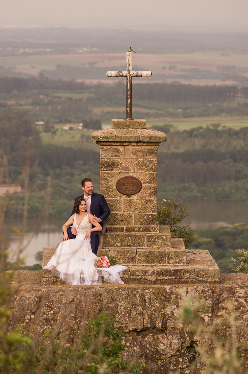 ensaio-casal-trash-the-dress-street-wedding-junior-prado-everton-rosa-vestido-de-casamento-sereia-destination-elopement-fotografo-licenciado-piracicaba