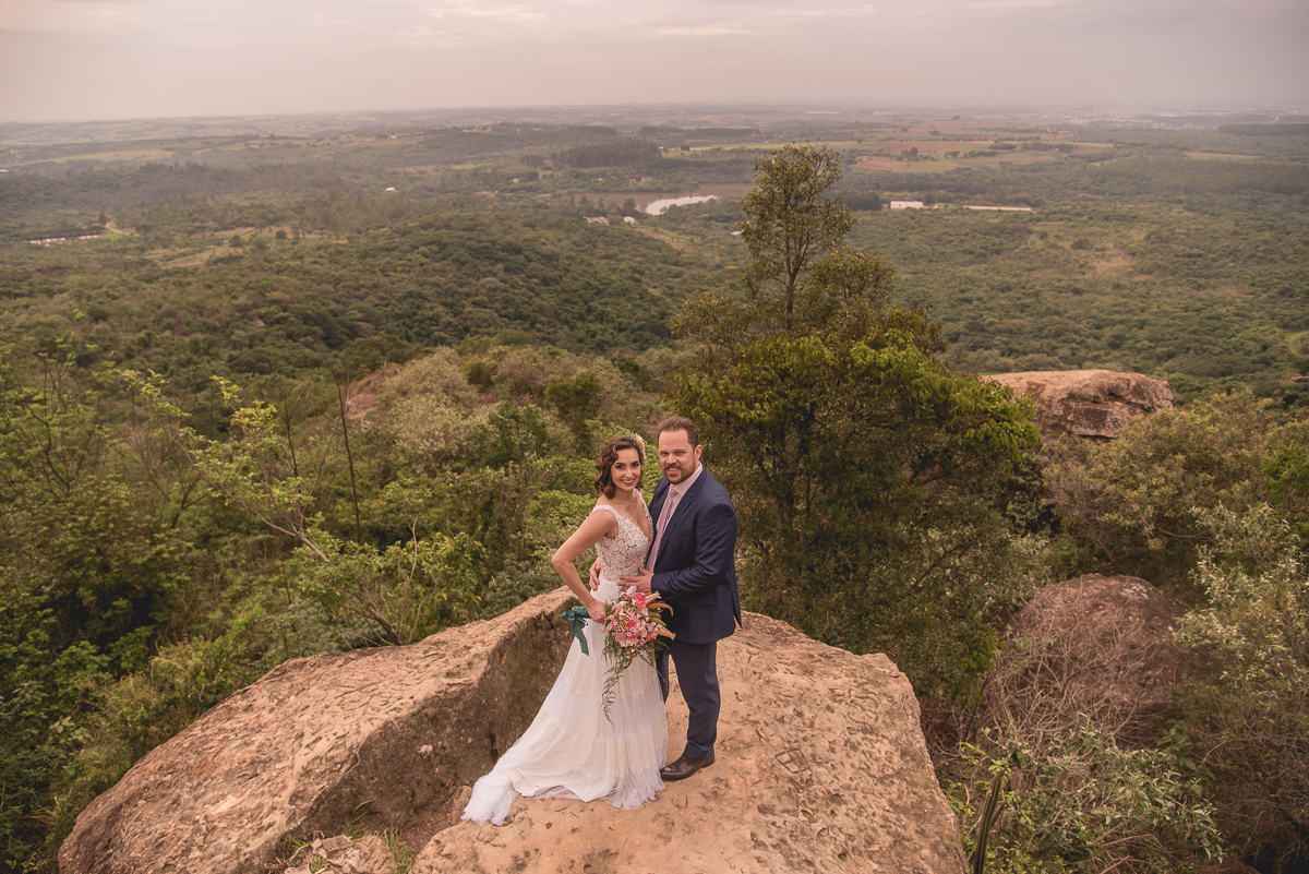 ensaio-casal-trash-the-dress-street-wedding-junior-prado-everton-rosa-vestido-de-casamento-sereia-destination-elopement-fotografo-licenciado-piracicaba