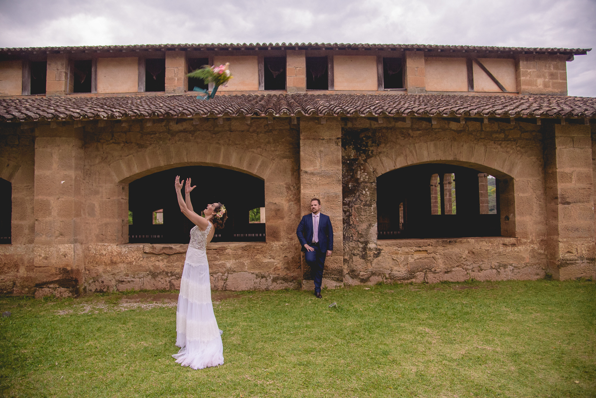 ensaio-casal-trash-the-dress-street-wedding-junior-prado-everton-rosa-vestido-de-casamento-sereia-destination-elopement-fotografo-licenciado-piracicaba