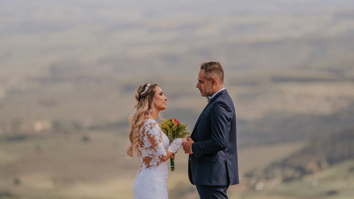 elopement-wedding-street-