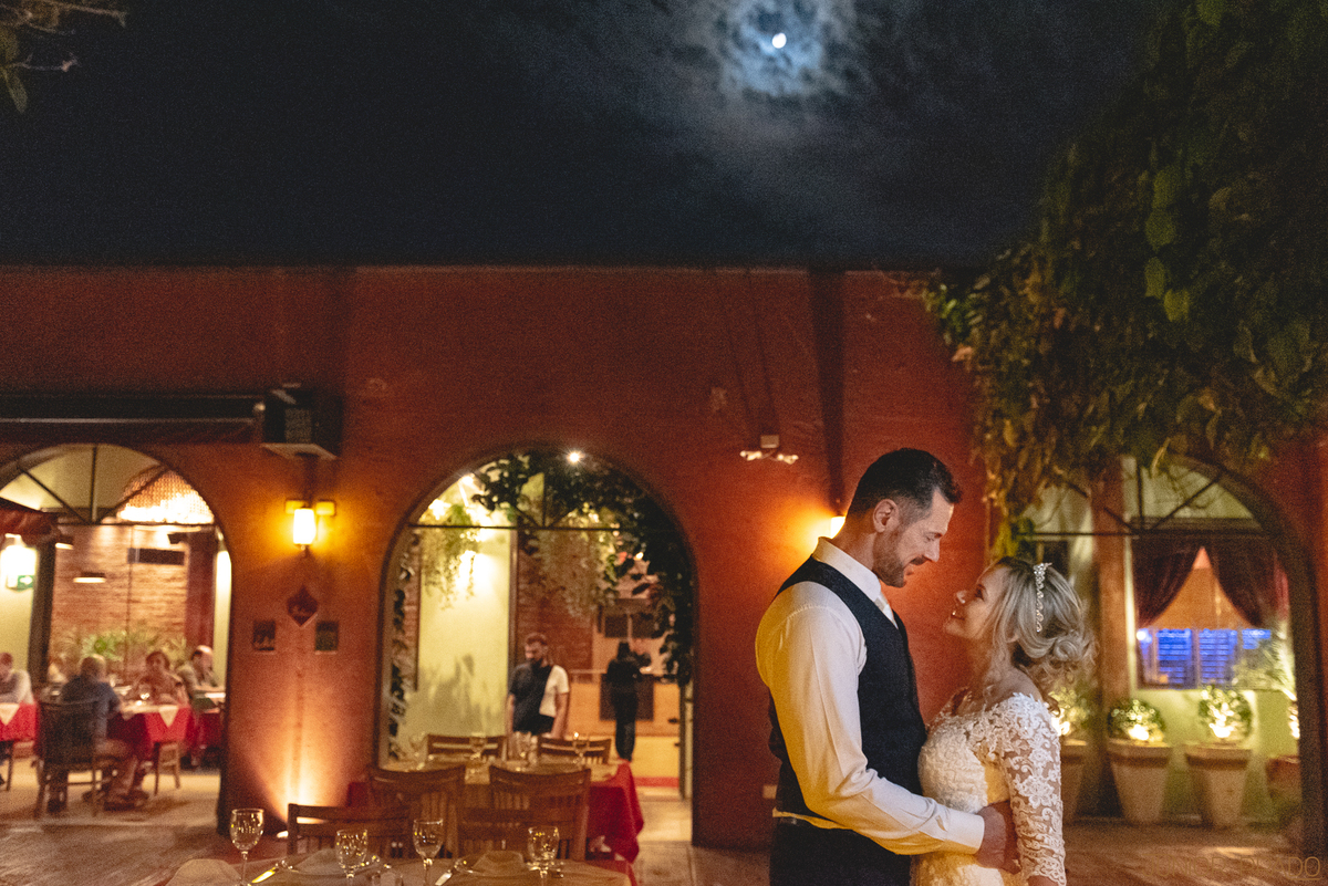 street-wedding-junior-prado-vestido-de-casamento-sereia-vireinoiva-voucasar-vermelho-madrinhas-decoraçao-buque-makeup-fvtb-blogdenoiva-noivas-2019