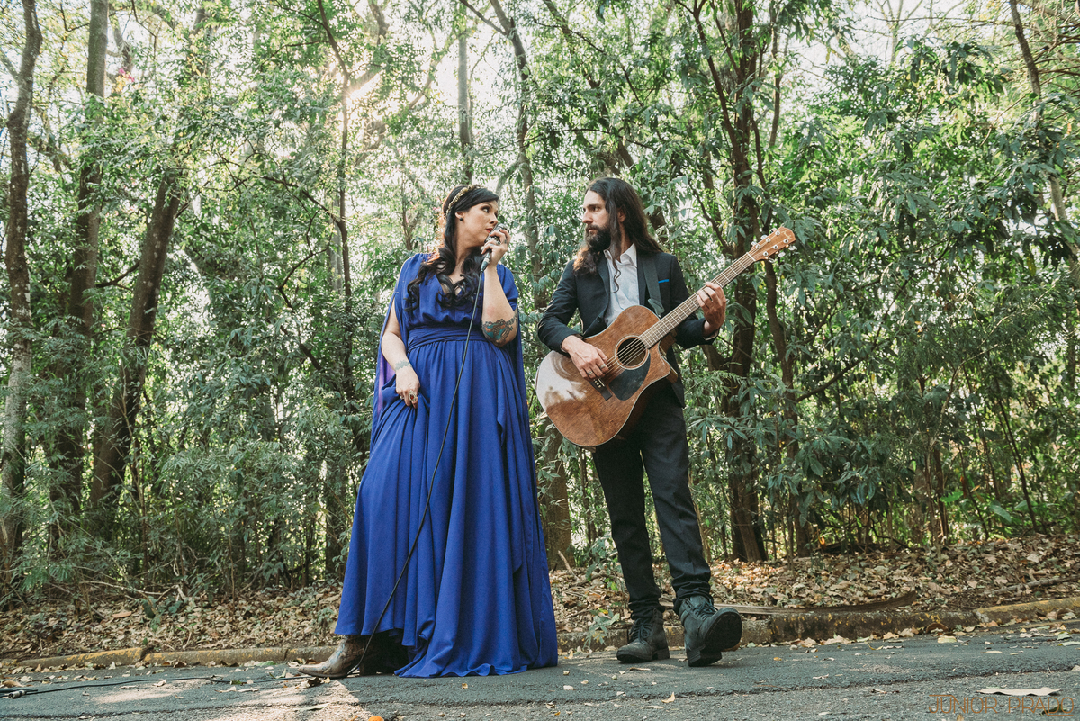 elopement-wedding-street-