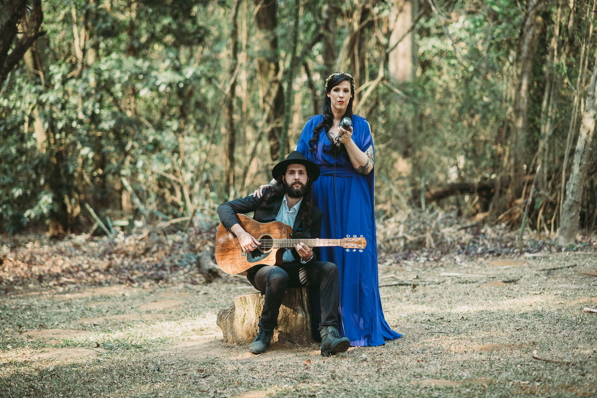 elopement-wedding-street-