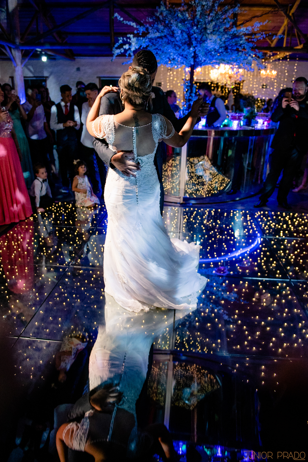 street-wedding-junior-prado-vestido-de-casamento-sereia-vireinoiva-voucasar-vermelho-madrinhas-decoraçao-buque-makeup-fvtb-blogdenoiva-noivas-2019