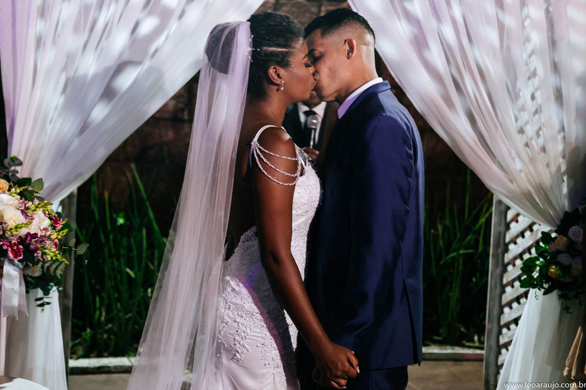 Léo Araújo Fotografia - Fotógrafo de Casamento RJ - Casamento - Fotografia de Casamento RJ - Cerimônia de Casamento - Beijo dos noivos