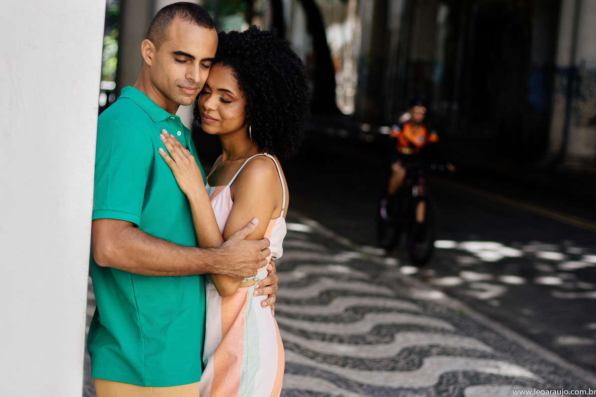 ensaio pré casamento - ensaio na urca - pré wedding - fotografia preto e branco - urca - casal apaixonado 