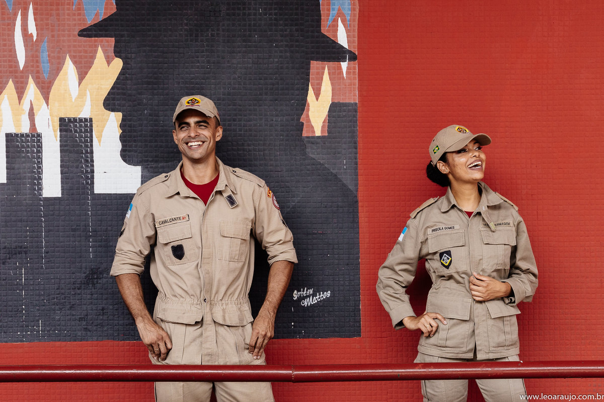 ensaio pré casamento - ensaio na urca - pré wedding - fotografia preto e branco - urca - casal apaixonado - casal bombeiro - bombeiros - cbmerj