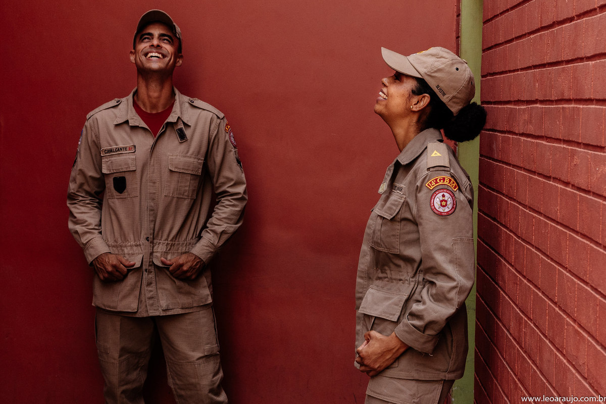 ensaio pré casamento - ensaio na urca - pré wedding - fotografia preto e branco - urca - casal apaixonado - casal bombeiro - bombeiros - cbmerj - casal feliz