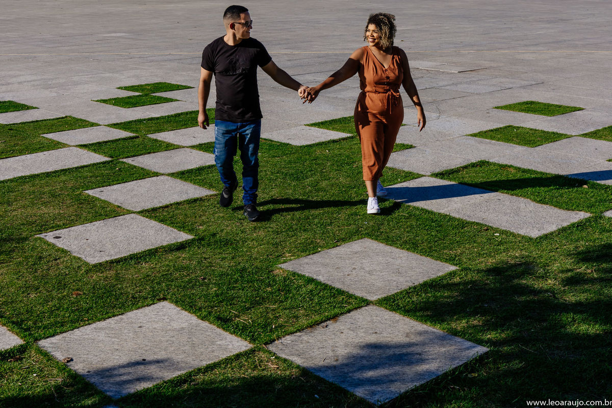 ensaio pré casamento - ensaio na praça mauá - ensaio no boulevard olimpíco - museu do amanhã - préwedding - casal apaixonado - casal feliz