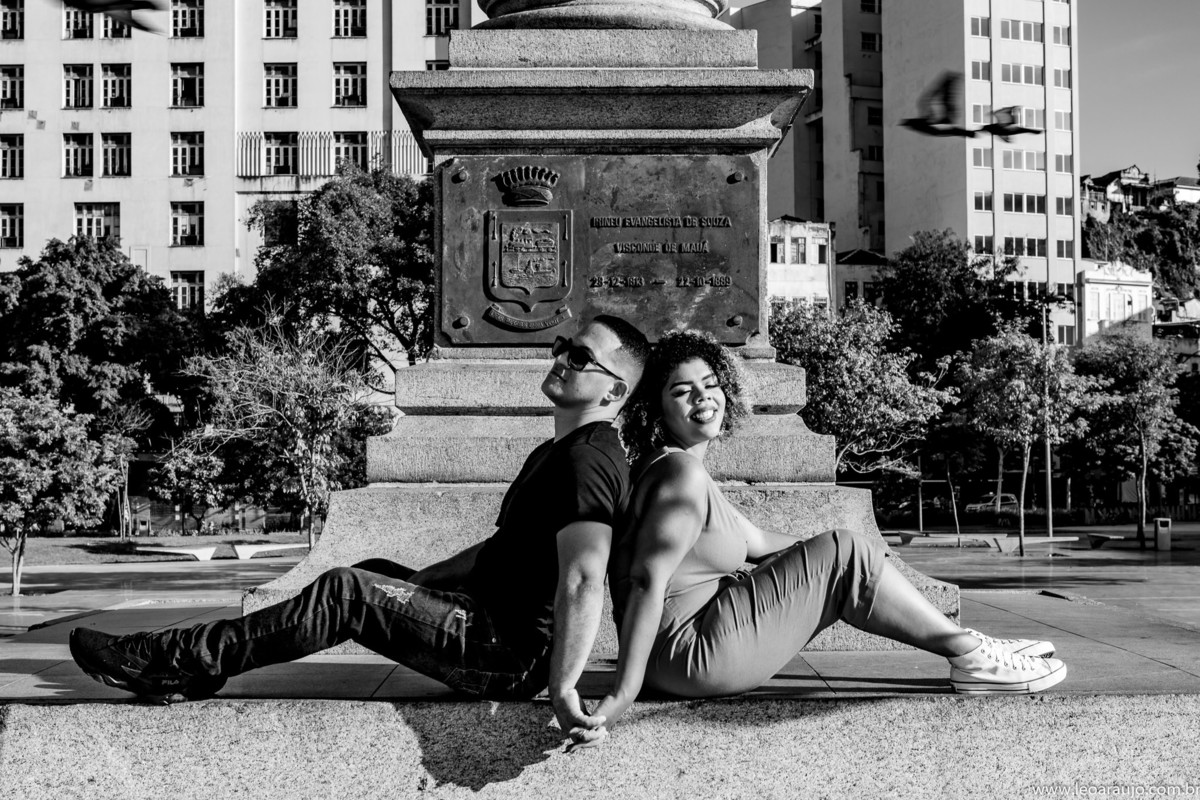 ensaio pré casamento - ensaio na praça mauá - ensaio no boulevard olimpíco - museu do amanhã - préwedding - casal apaixonado - casal feliz - fotografia preto e branco 