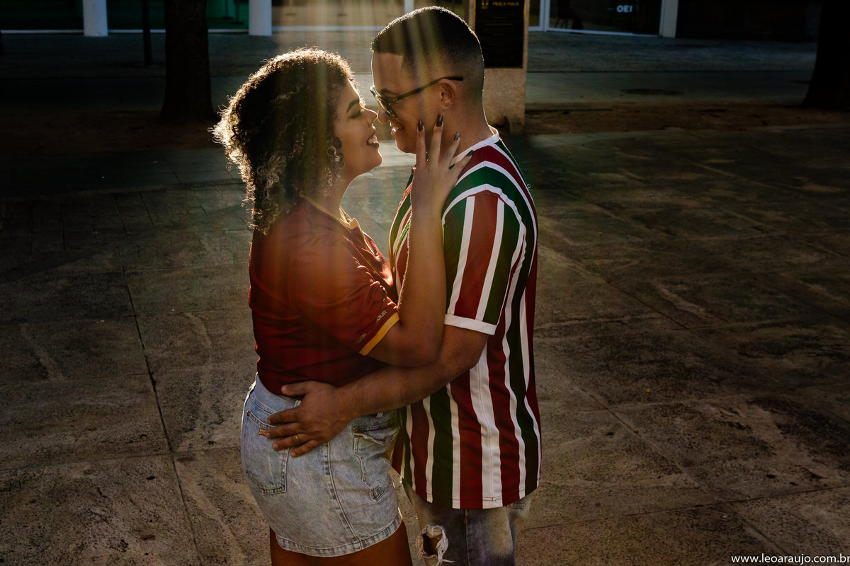 ensaio pré casamento - ensaio na praça mauá - ensaio no boulevard olimpíco - museu do amanhã - préwedding - casal apaixonado - casal feliz - casal tricolor - fluminense