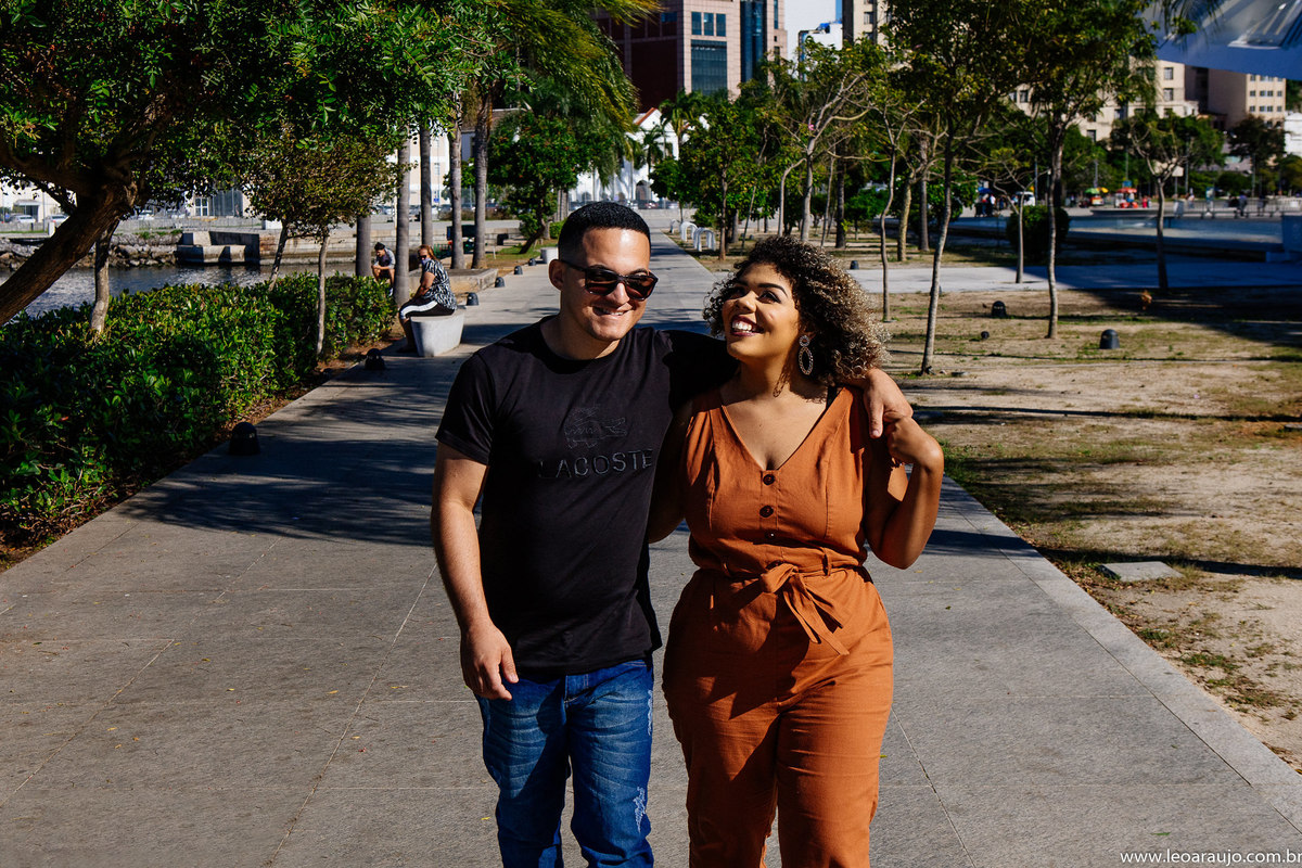 ensaio pré casamento - ensaio na praça mauá - ensaio no boulevard olimpíco - museu do amanhã - préwedding - casal apaixonado - casal feliz