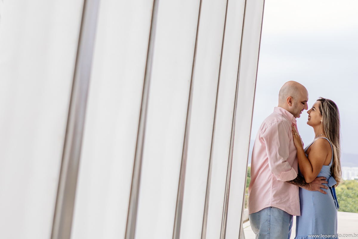 ensaio casal - pré casamento - leoaraujofotógrafo - sessão fotográfica de casal - cidade das artes - ensaio pré casamento - pré wedding - noivos - ensaio fotográfico de casal