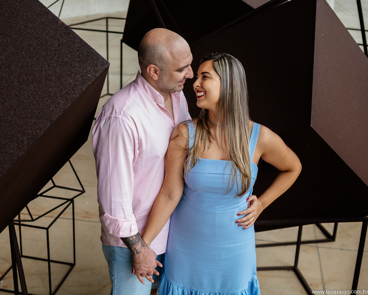 ensaio casal - pré casamento - leoaraujofotógrafo - sessão fotográfica de casal - cidade das artes - ensaio pré casamento - pré wedding - noivos - ensaio fotográfico de casal