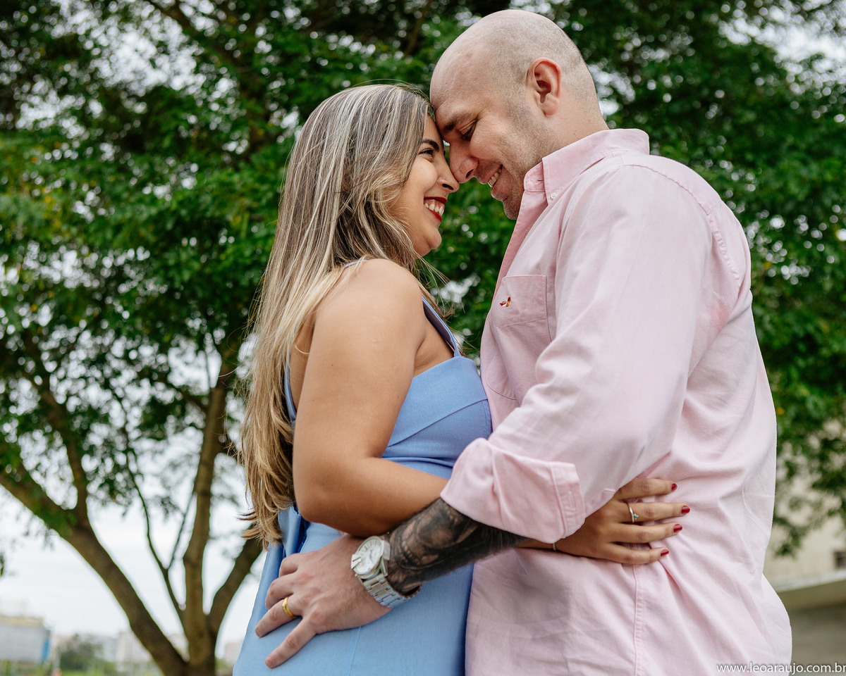 ensaio casal - pré casamento - leoaraujofotógrafo - sessão fotográfica de casal - cidade das artes - ensaio pré casamento - pré wedding - noivos - ensaio fotográfico de casal