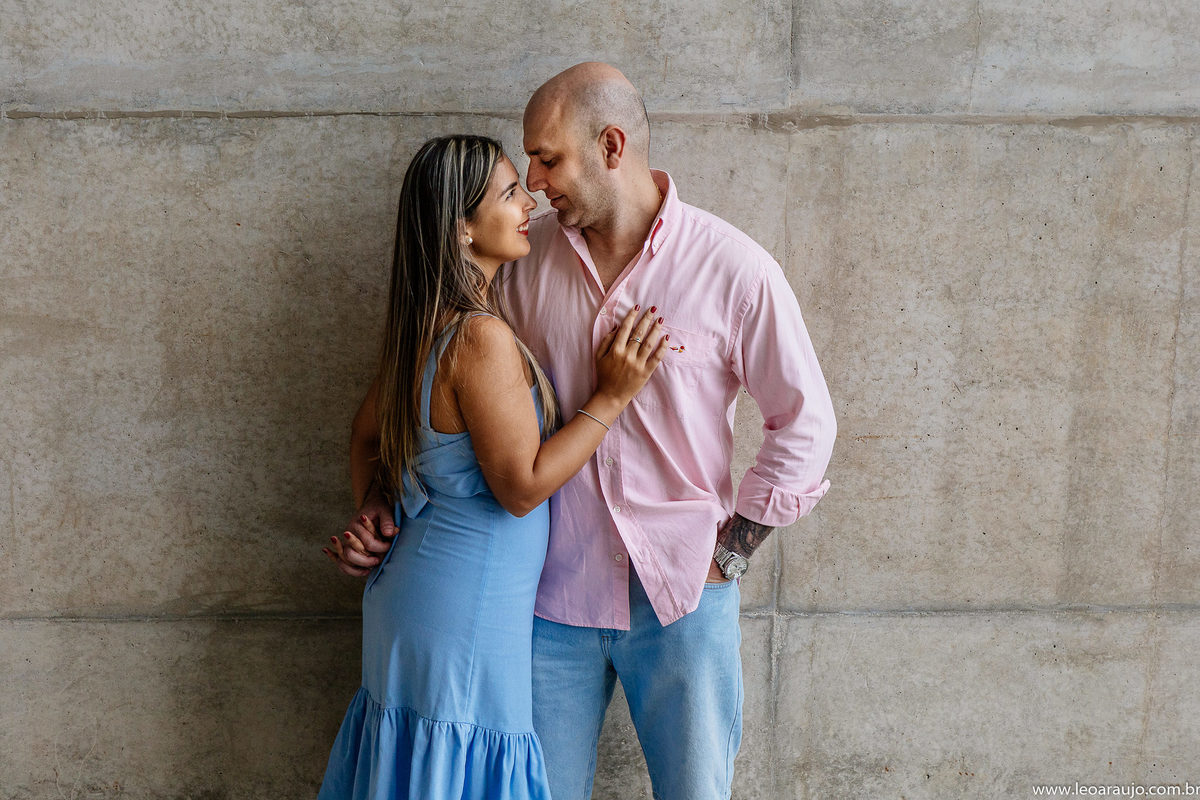 ensaio casal - pré casamento - leoaraujofotógrafo - sessão fotográfica de casal - cidade das artes - ensaio pré casamento - pré wedding - noivos - ensaio fotográfico de casal
