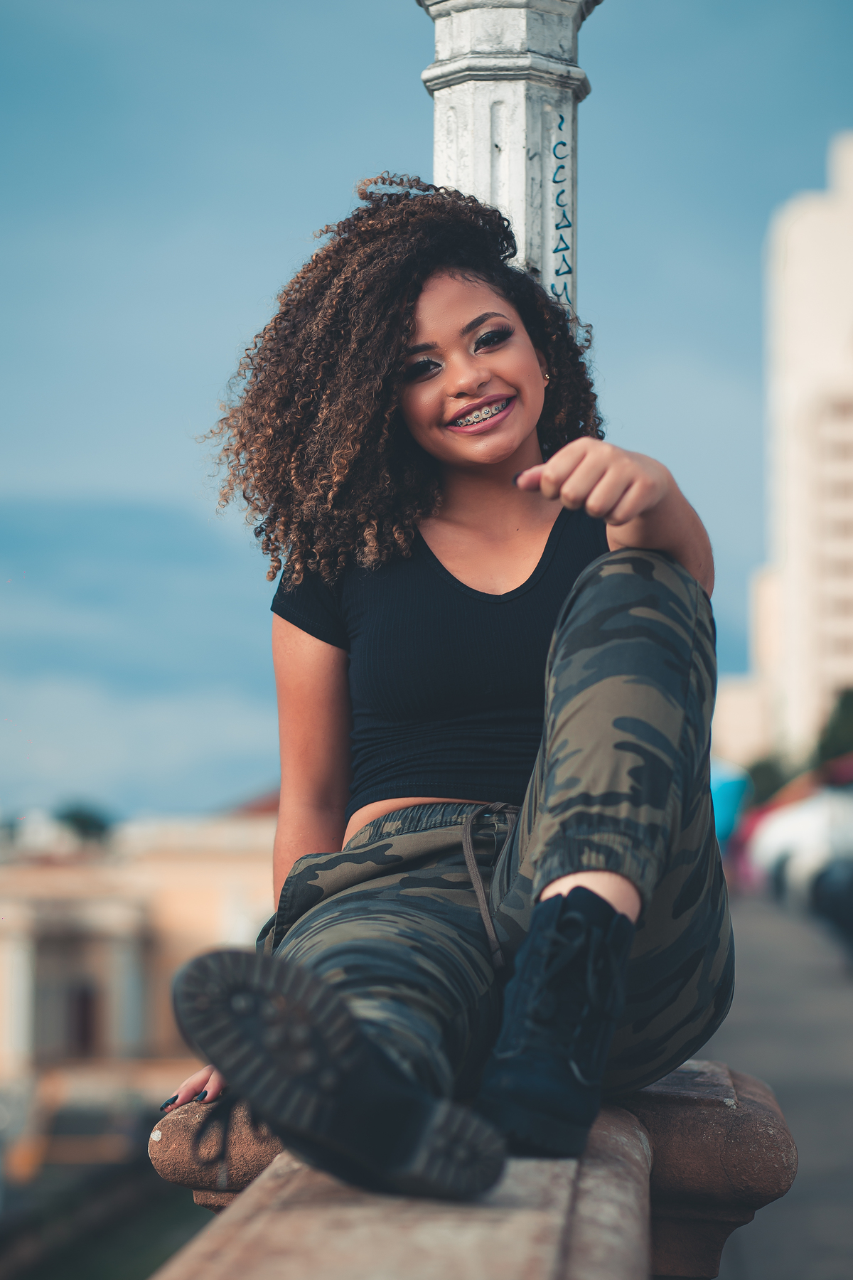 Outra vez, eu tive que fugir
Eu tive que correr, pra não me entregar
As loucuras que me levam até você
