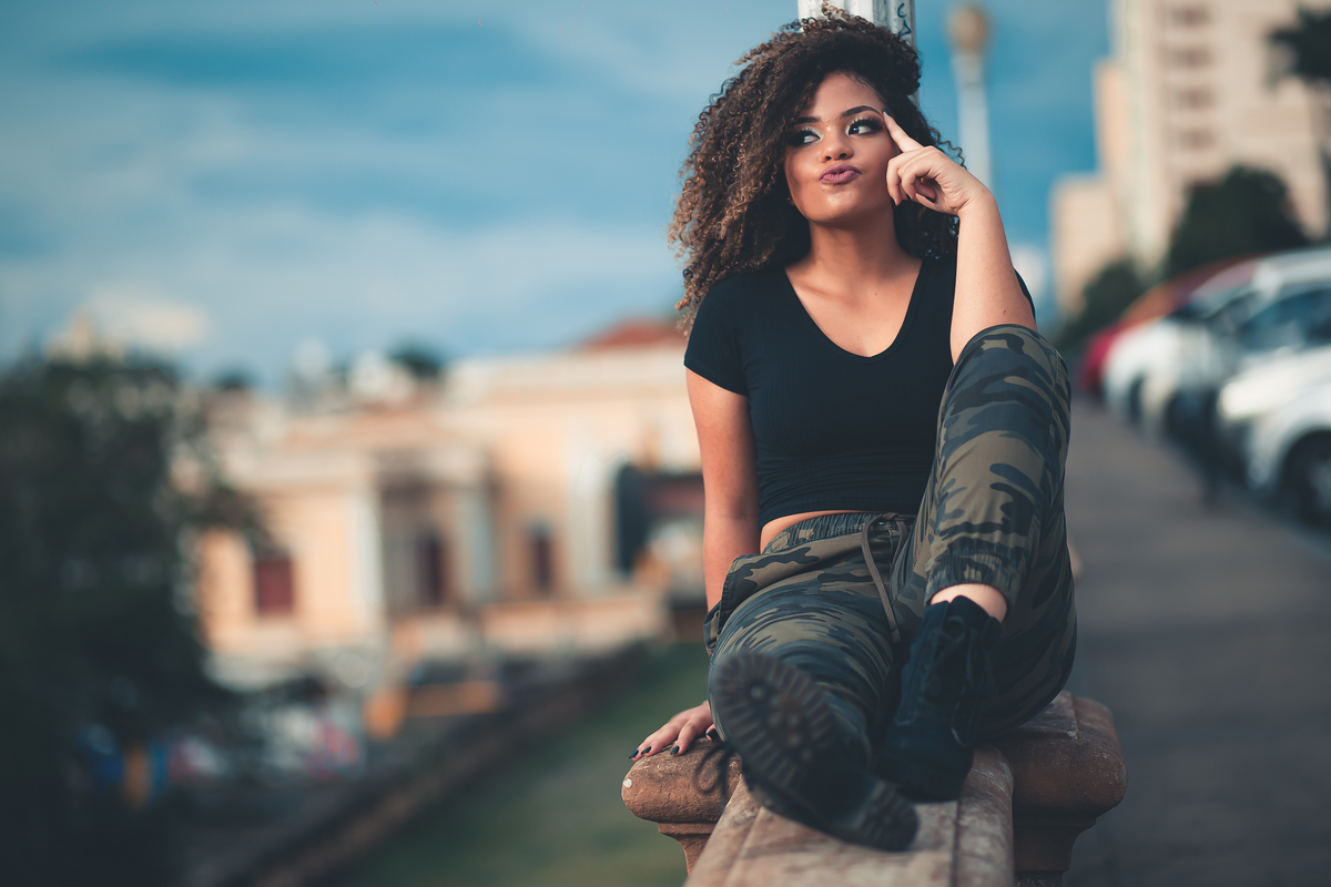 Mas talvez, você não entenda
Essa coisa de fazer o mundo acreditar
Que meu amor, não será passageiro