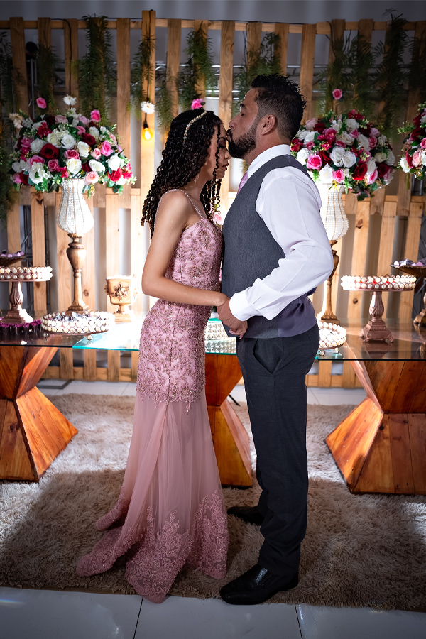 Dedicado e orgulhoso.