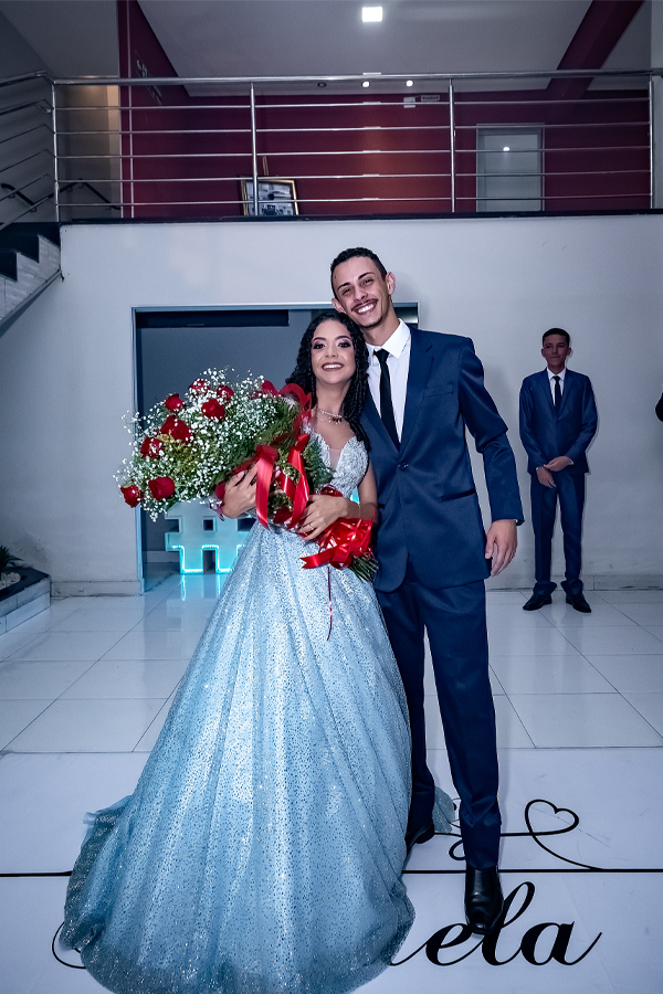 Com os olhos cheios de lagrimas de alegria