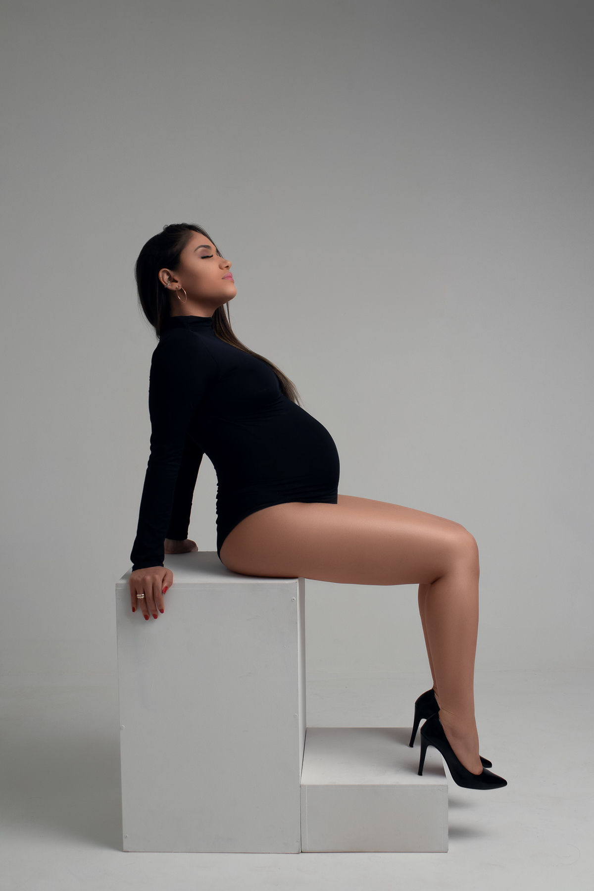 ensaio-gestante-em-estúdio-belo-horizonte-bh-marcos-felipe-fotografia-preto-e-branco