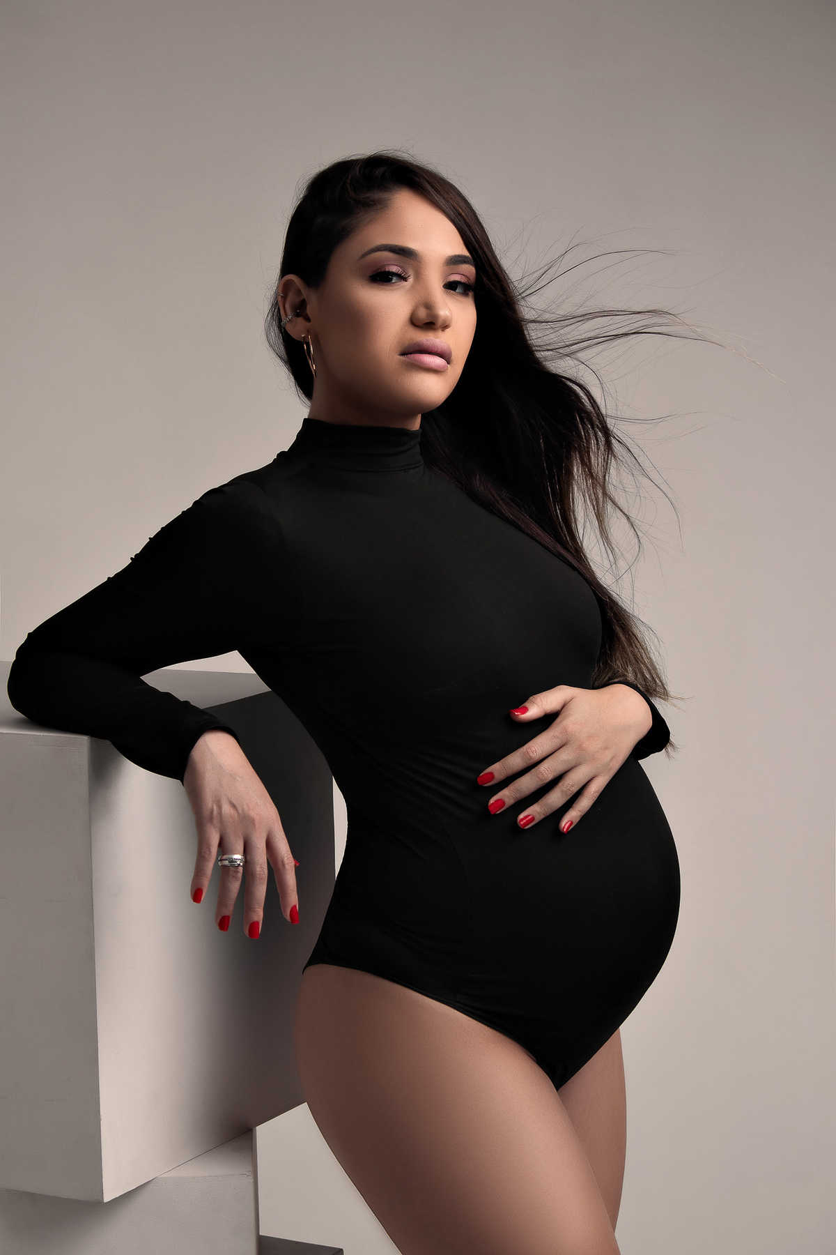 ensaio-gestante-em-estúdio-belo-horizonte-bh-marcos-felipe-fotografia-preto-e-branco