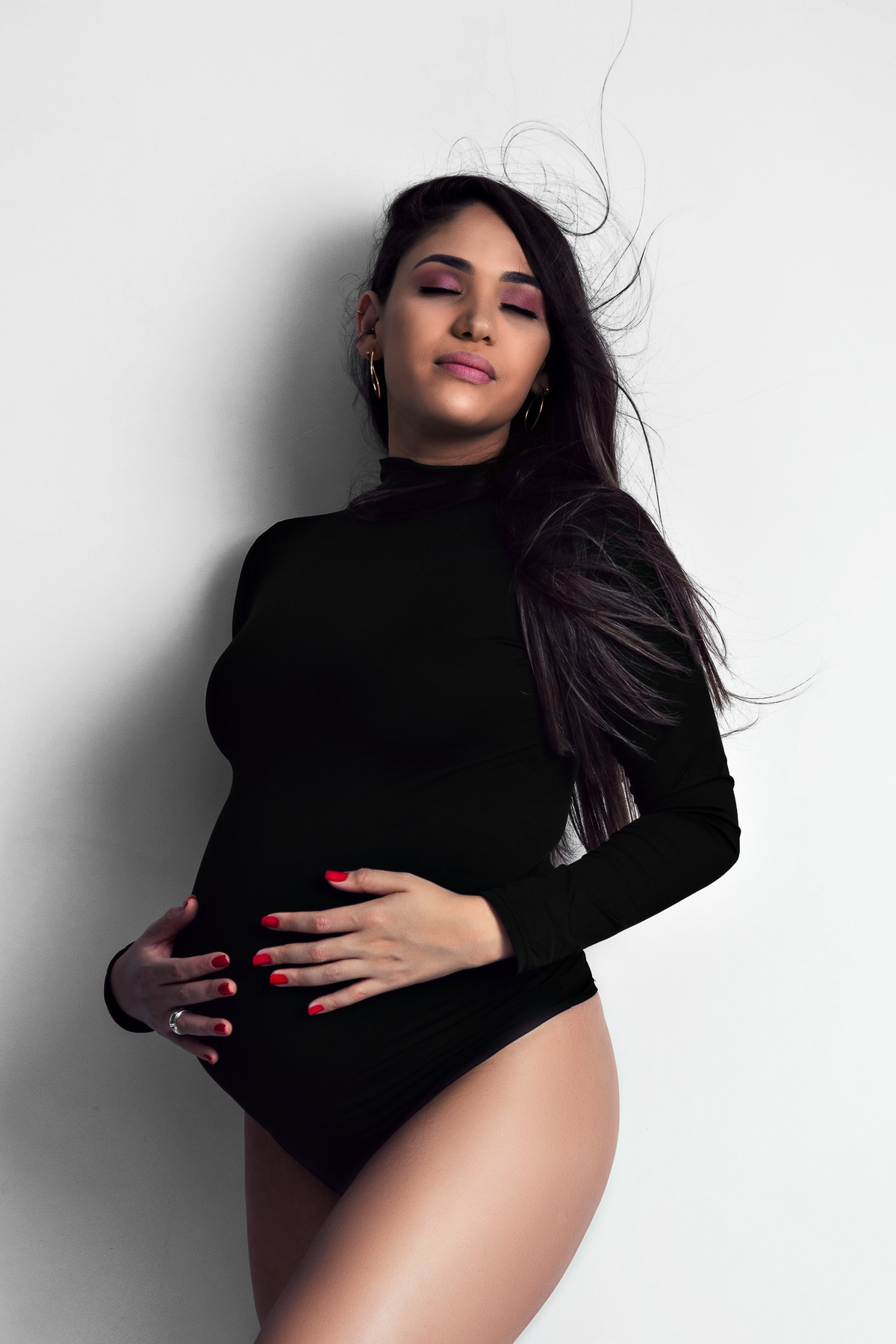 ensaio-gestante-em-estúdio-belo-horizonte-bh-marcos-felipe-fotografia-preto-e-branco