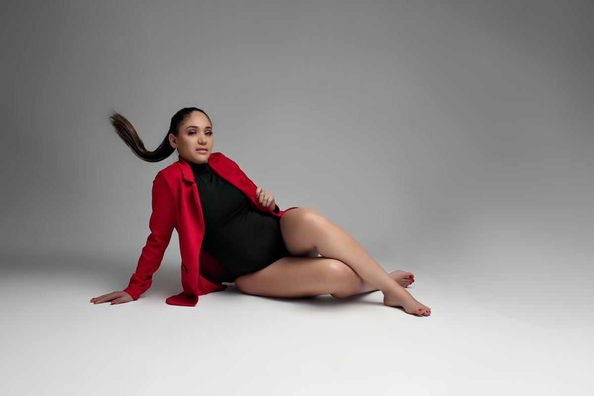 ensaio-gestante-em-estúdio-belo-horizonte-bh-marcos-felipe-fotografia-preto-e-branco