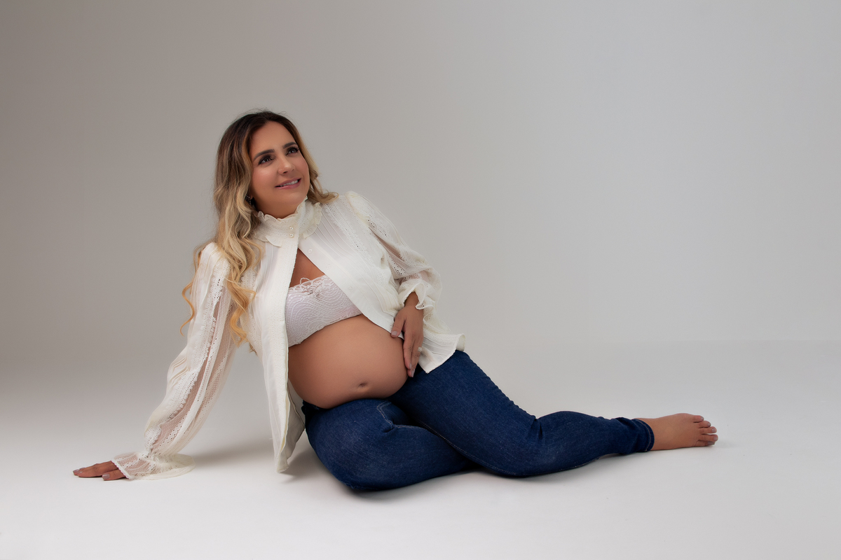 ensaio de gestante em estúdio fotográfico em belo horizonte marcos felipe fotografia