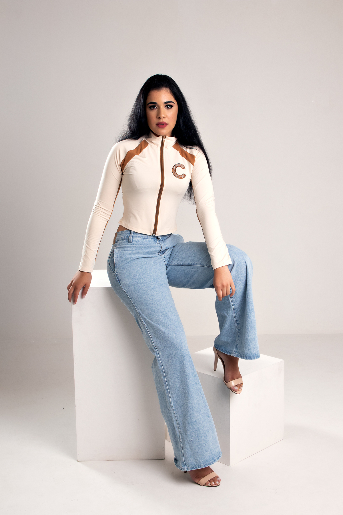 ensaio fotografico em estudio vestido vermelho jeansvvvv