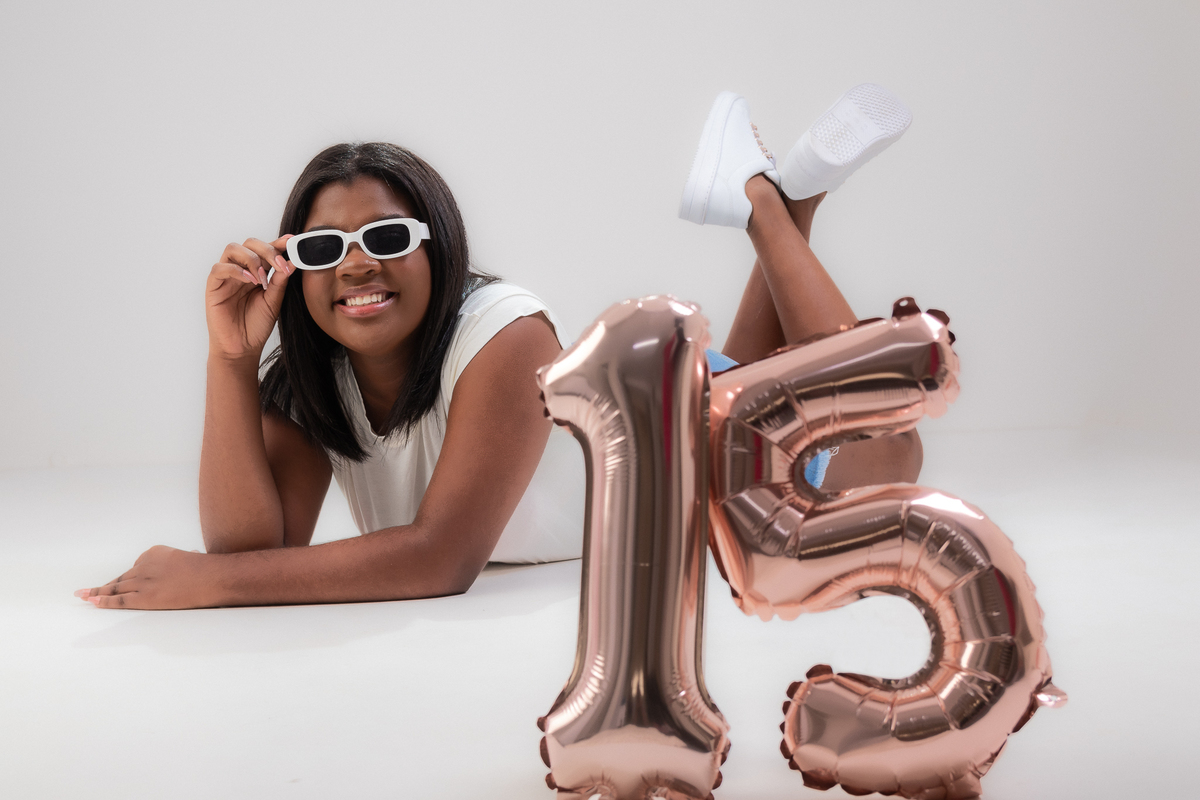 ensaio debutante book 15 anos em estudio rosa jeans morena barbie elegante casual marcos felipe fotografia belo horizonte bh contagem ibirite nova lima