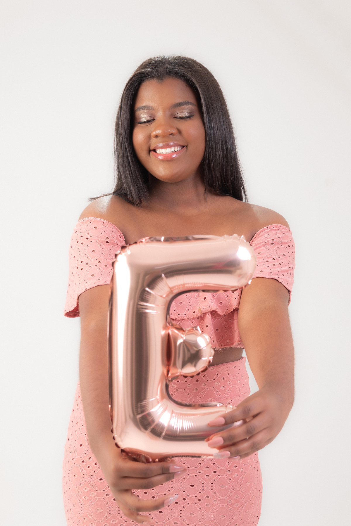 ensaio debutante book 15 anos em estudio rosa jeans morena barbie elegante casual marcos felipe fotografia belo horizonte bh contagem ibirite nova lima