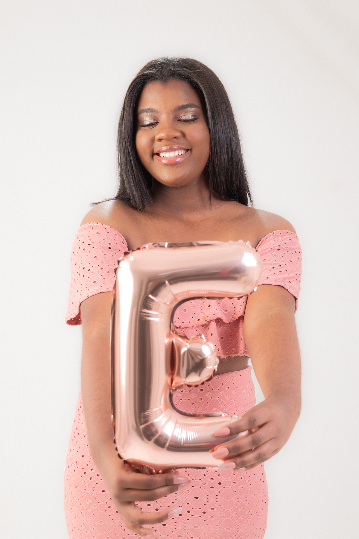 ensaio debutante book 15 anos em estudio rosa jeans morena barbie elegante casual marcos felipe fotografia belo horizonte bh contagem ibirite nova lima