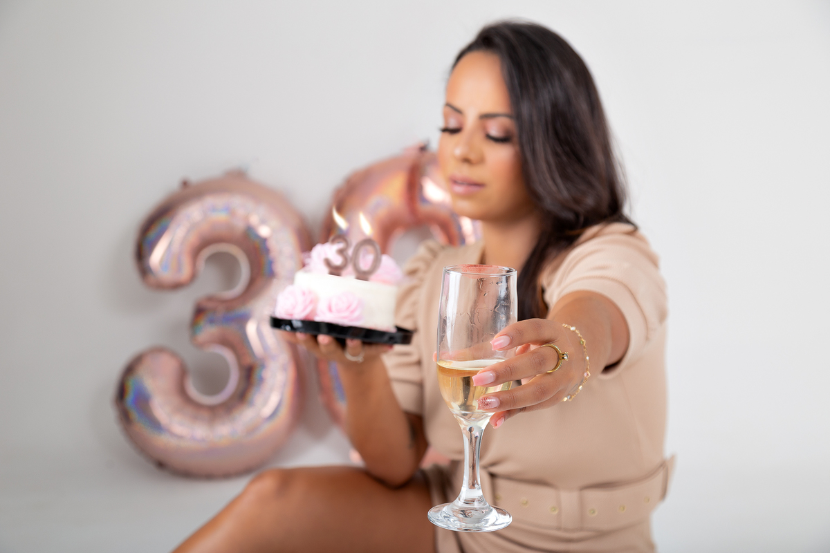 ensaio fotografia de aniversario 30 anos em estudio rose gold belo horizonte bh