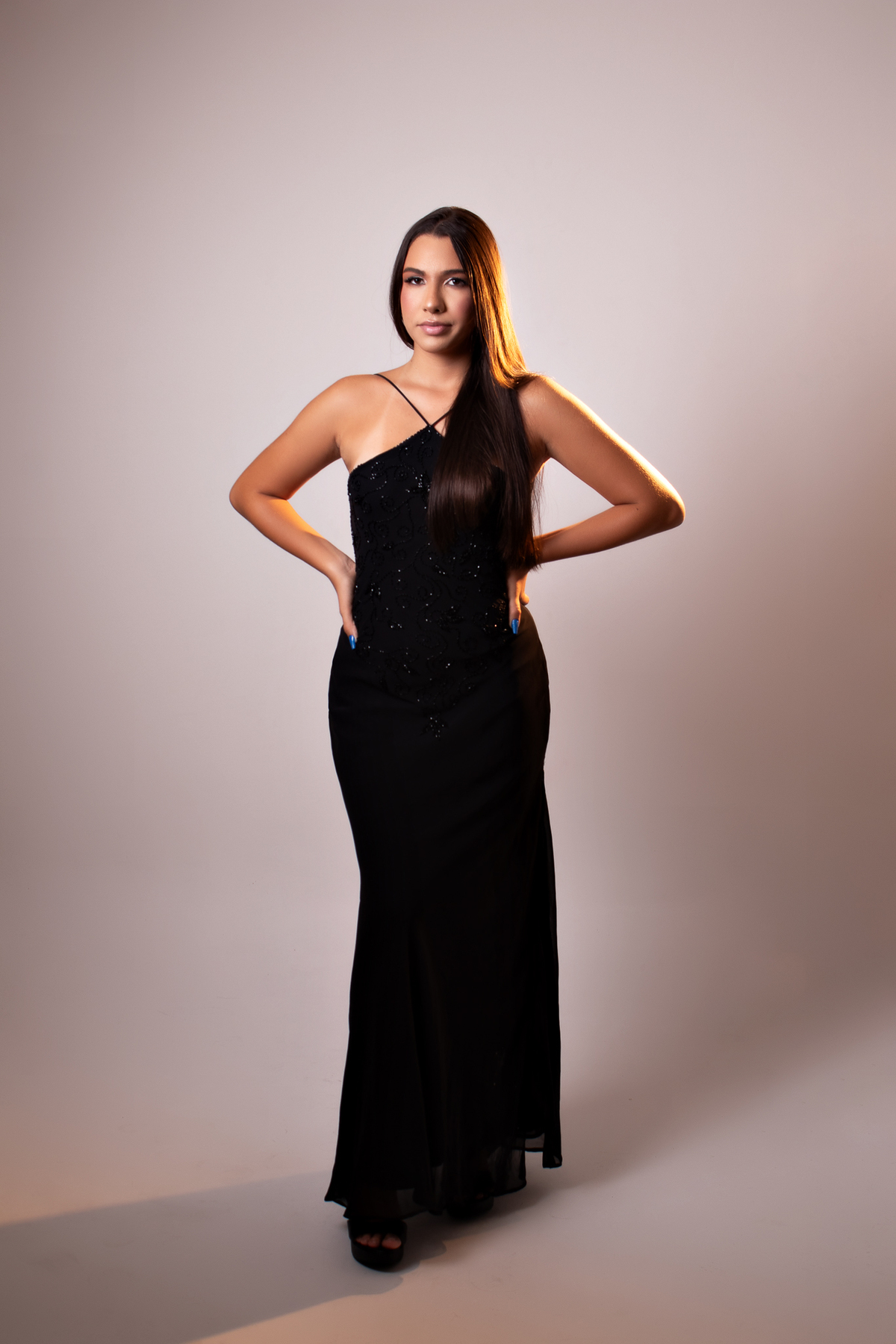 ensaio debutante 15 anos em estúdio belo horizonte bh contagem cruzeiro rosa chique elegante branco preto marcos felipe fotografia