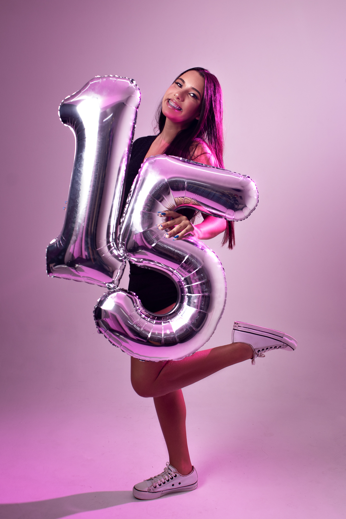 ensaio debutante 15 anos em estúdio belo horizonte bh contagem cruzeiro rosa chique elegante branco preto marcos felipe fotografia