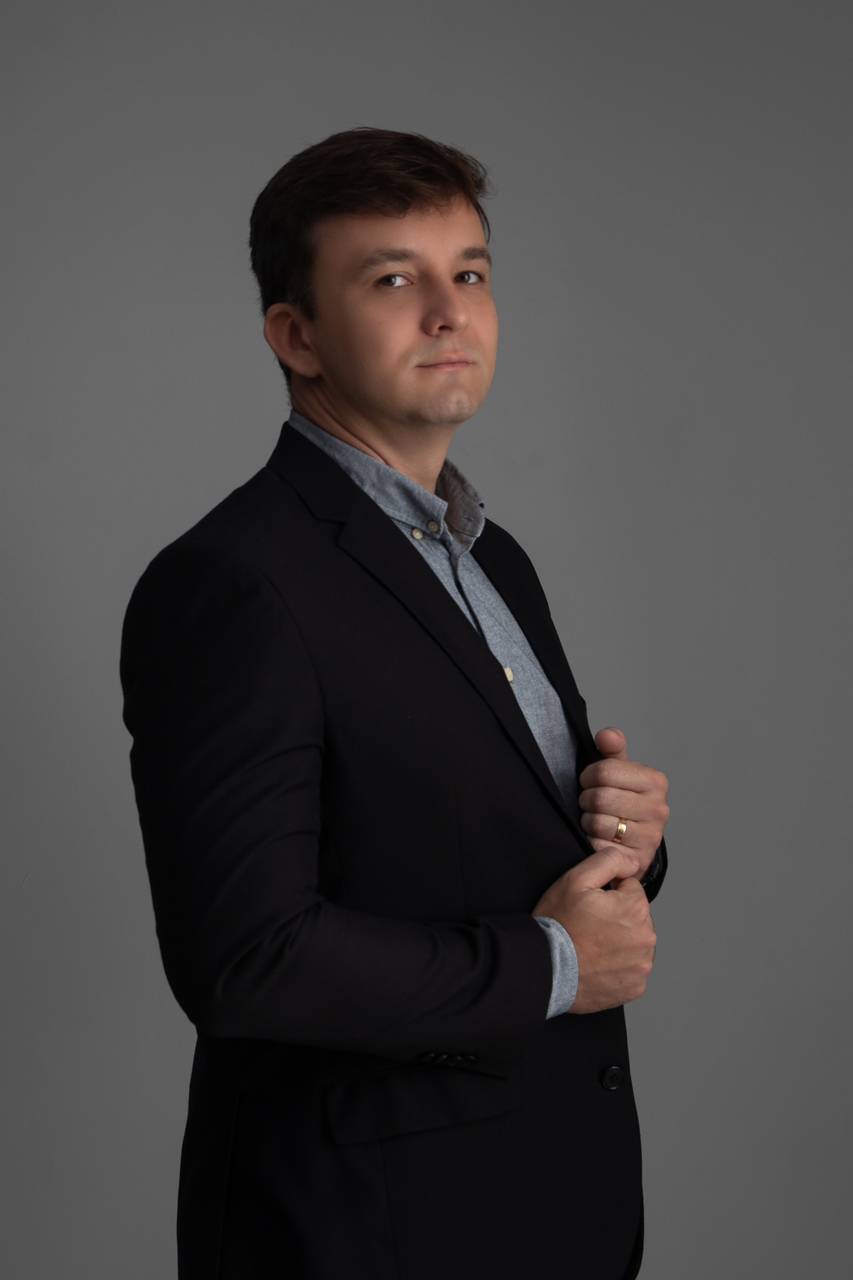 ensaio corporativo profissional estúdio engenheiro social fundo branco fundo preto marcos felipe fotografia belo horizonte contagem