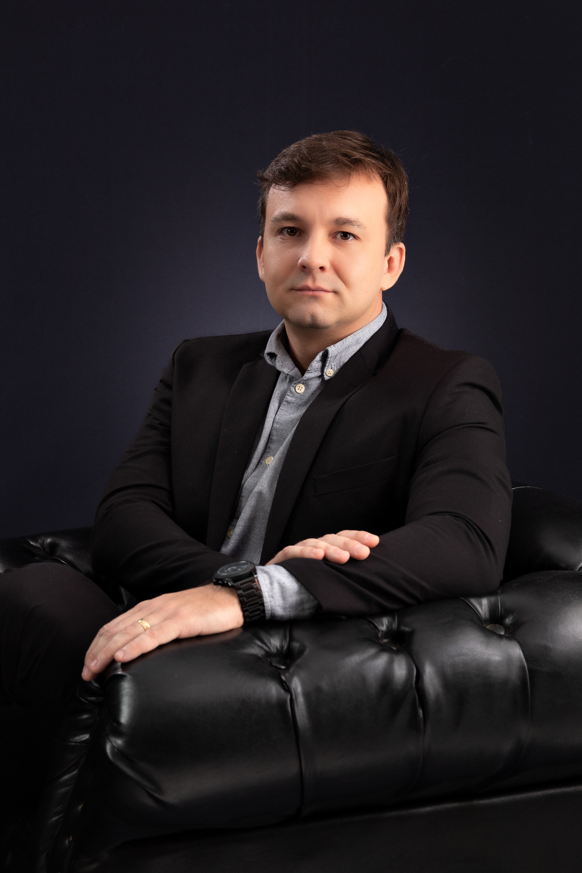 ensaio corporativo profissional estúdio engenheiro social fundo branco fundo preto marcos felipe fotografia belo horizonte contagem